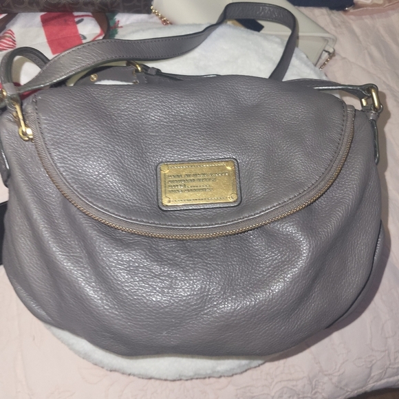 Marc By Marc Jacobs Gray Leather Shoulder Bag with Slouchy Design - Picture 12 of 16